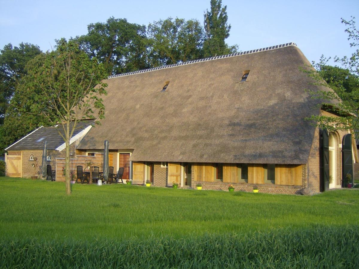 Staying In A Thatched Barn With Bedroom Achterhoek Geesteren (Gelderland) Exterior foto